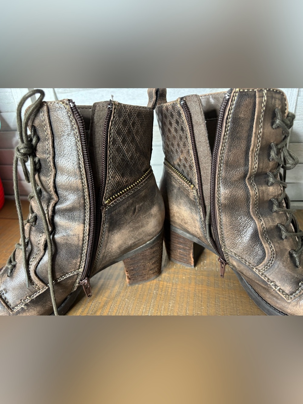 Earth Shoes Missoula Taupe Leather Lace Up Heeled Ankle Boots Size 9.5 - Picture 13 of 16